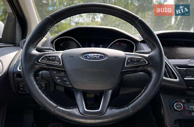 Хэтчбек Ford Focus 2015 в 