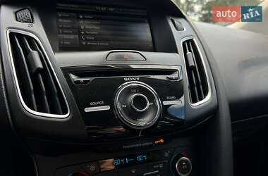Хэтчбек Ford Focus 2015 в 
