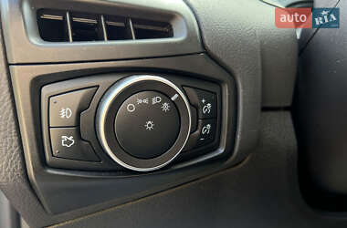 Хэтчбек Ford Focus 2015 в 