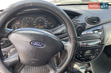 Хэтчбек Ford Focus 2003 в 