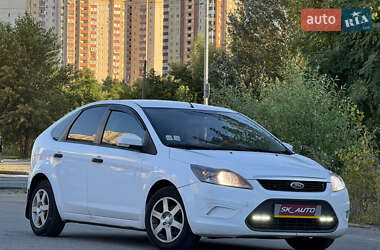 Хэтчбек Ford Focus 2011 в 