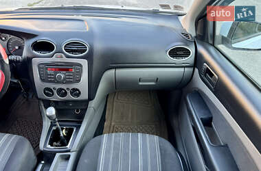 Хэтчбек Ford Focus 2011 в 