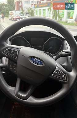 Хэтчбек Ford Focus 2015 в 