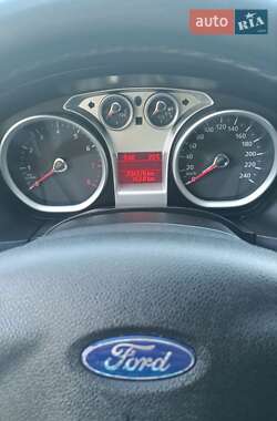 Хэтчбек Ford Focus 2010 в 