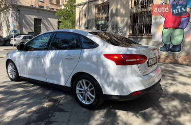 Седан Ford Focus 2015 в 