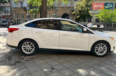 Седан Ford Focus 2015 в 
