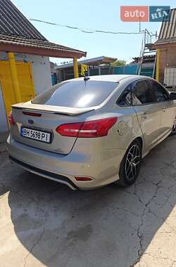 Седан Ford Focus 2015 в 