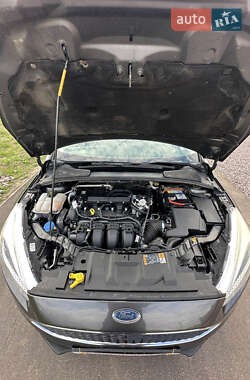 Седан Ford Focus 2015 в 