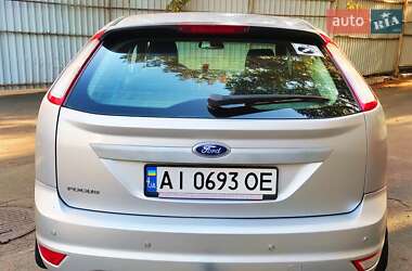 Хэтчбек Ford Focus 2011 в 