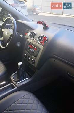 Хэтчбек Ford Focus 2011 в 