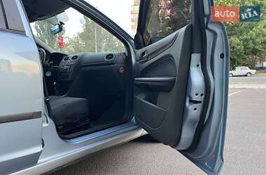 Хэтчбек Ford Focus 2005 в 