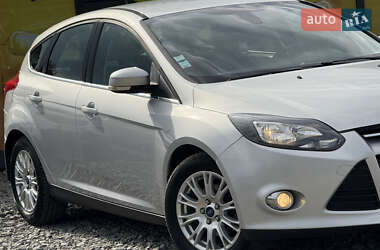 Хэтчбек Ford Focus 2011 в 
