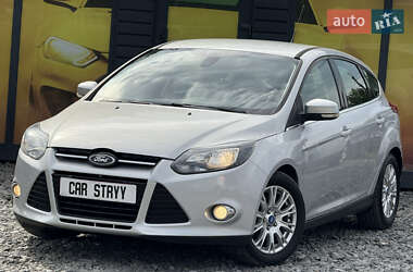 Хэтчбек Ford Focus 2011 в 