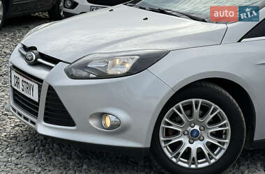 Хэтчбек Ford Focus 2011 в 