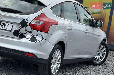 Хэтчбек Ford Focus 2011 в 