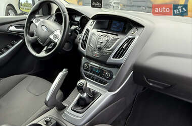Хэтчбек Ford Focus 2011 в 