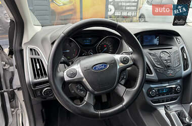 Хэтчбек Ford Focus 2011 в 
