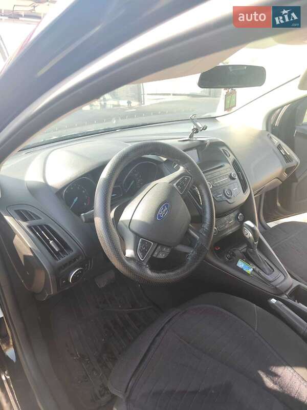 Седан Ford Focus 2015 в Ужгороде