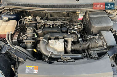 Хэтчбек Ford Focus 2006 в 
