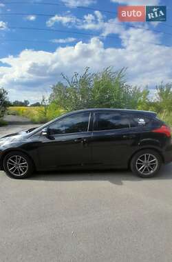 Хэтчбек Ford Focus 2015 в 