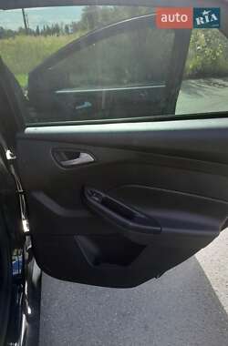 Хэтчбек Ford Focus 2015 в 