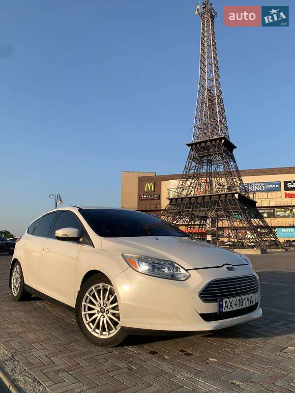 Хэтчбек Ford Focus 2013 в 