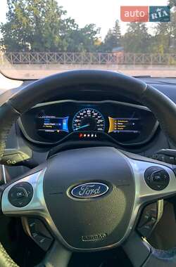 Хэтчбек Ford Focus 2013 в 