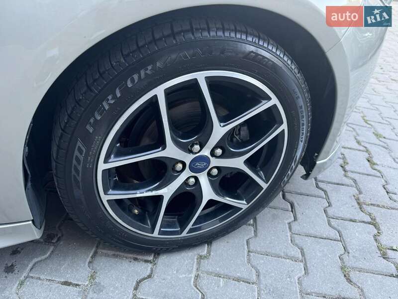 Хэтчбек Ford Focus 2015 в Киеве