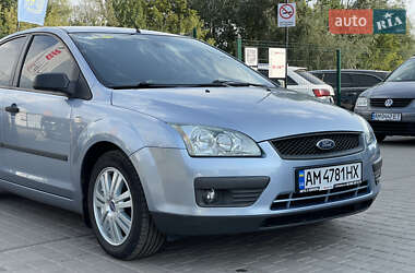 Хэтчбек Ford Focus 2005 в 