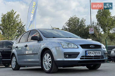 Хэтчбек Ford Focus 2005 в 