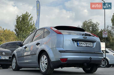 Хэтчбек Ford Focus 2005 в 