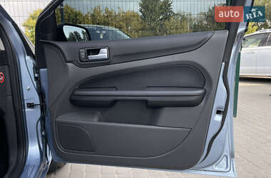 Хэтчбек Ford Focus 2005 в 