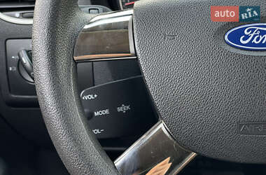Хэтчбек Ford Focus 2005 в 