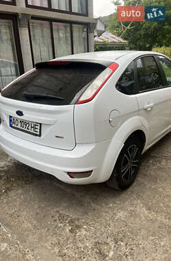 Хэтчбек Ford Focus 2010 в 