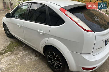 Хэтчбек Ford Focus 2010 в 