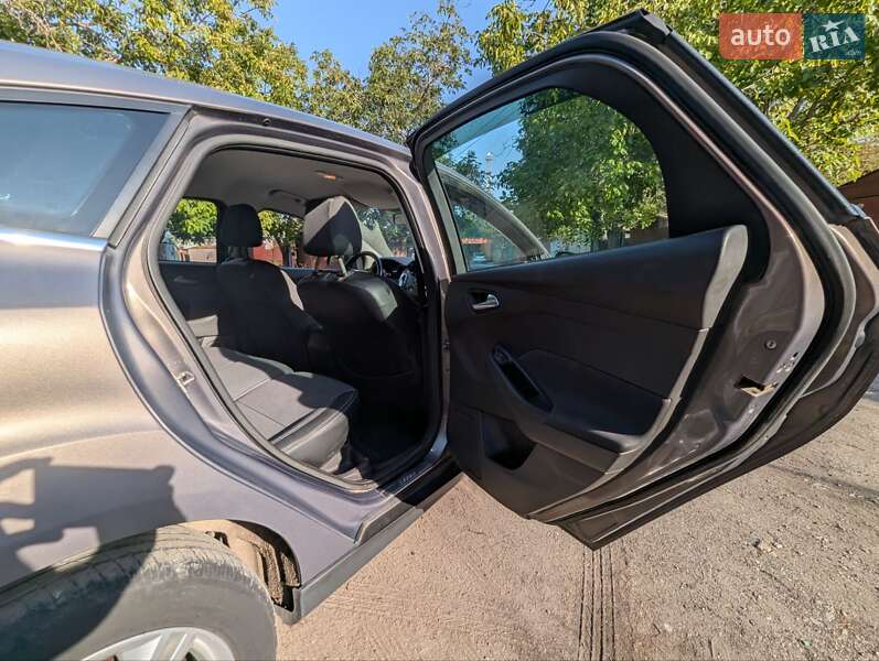 Хэтчбек Ford Focus 2013 в Кривом Роге фото 16 Хэтчбек Ford Focus 2013 в Кривом Роге