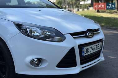 Седан Ford Focus 2011 в 