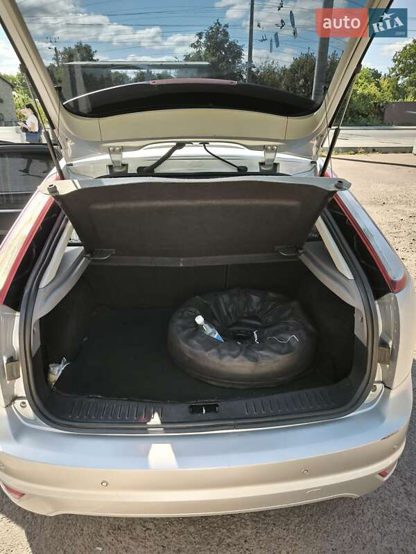 Хэтчбек Ford Focus 2011 в Чернигове
