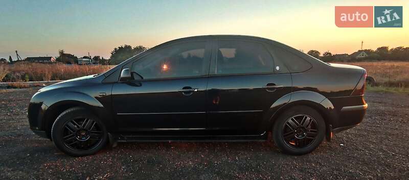 Седан Ford Focus 2006 в Краснограде
