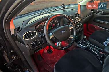 Седан Ford Focus 2006 в Краснограде