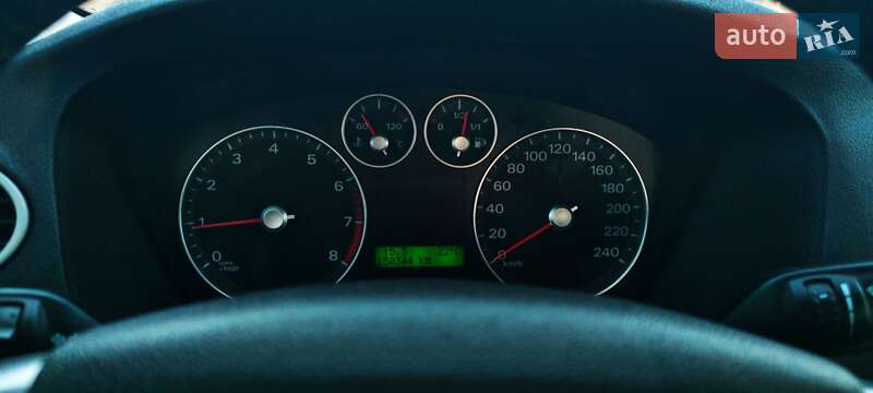 Седан Ford Focus 2006 в Краснограде