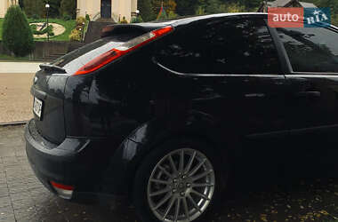 Хэтчбек Ford Focus 2005 в 