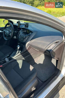 Седан Ford Focus 2015 в 