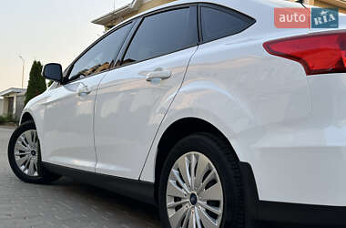 Седан Ford Focus 2016 в 
