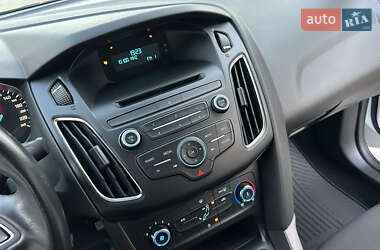 Седан Ford Focus 2016 в 