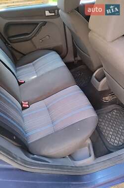 Хэтчбек Ford Focus 2006 в 