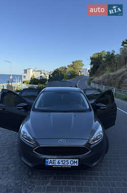Седан Ford Focus 2015 в 