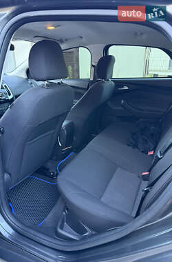 Седан Ford Focus 2015 в 