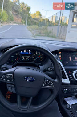 Седан Ford Focus 2015 в 