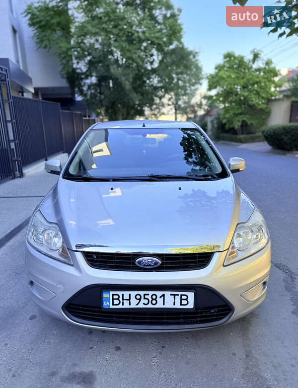 Хетчбек Ford Focus 2011 в 